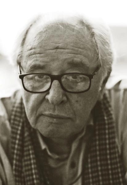 A portrait of Philip Jones Griffiths in Bali made in 2000 by Cantikfotos.